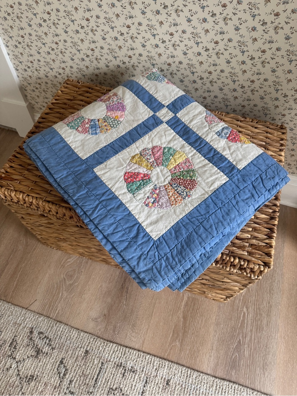Hand stitched dresen plate blue sashing quilt 70" x 83" vintage pastel floral - Picture 6 of 6